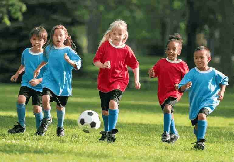 Dětský fotbalový trénink Hra plná zábavy a učení